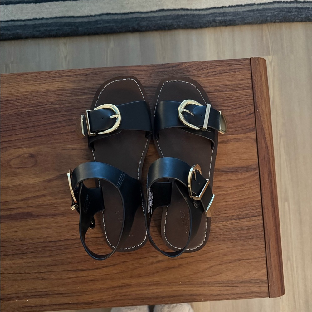 NWOT Universal thread faux leather black sandal
Size 7 - Picture 3 of 9